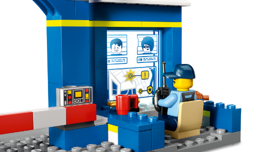 Picture of LEGO City 60370 Police Station Chase