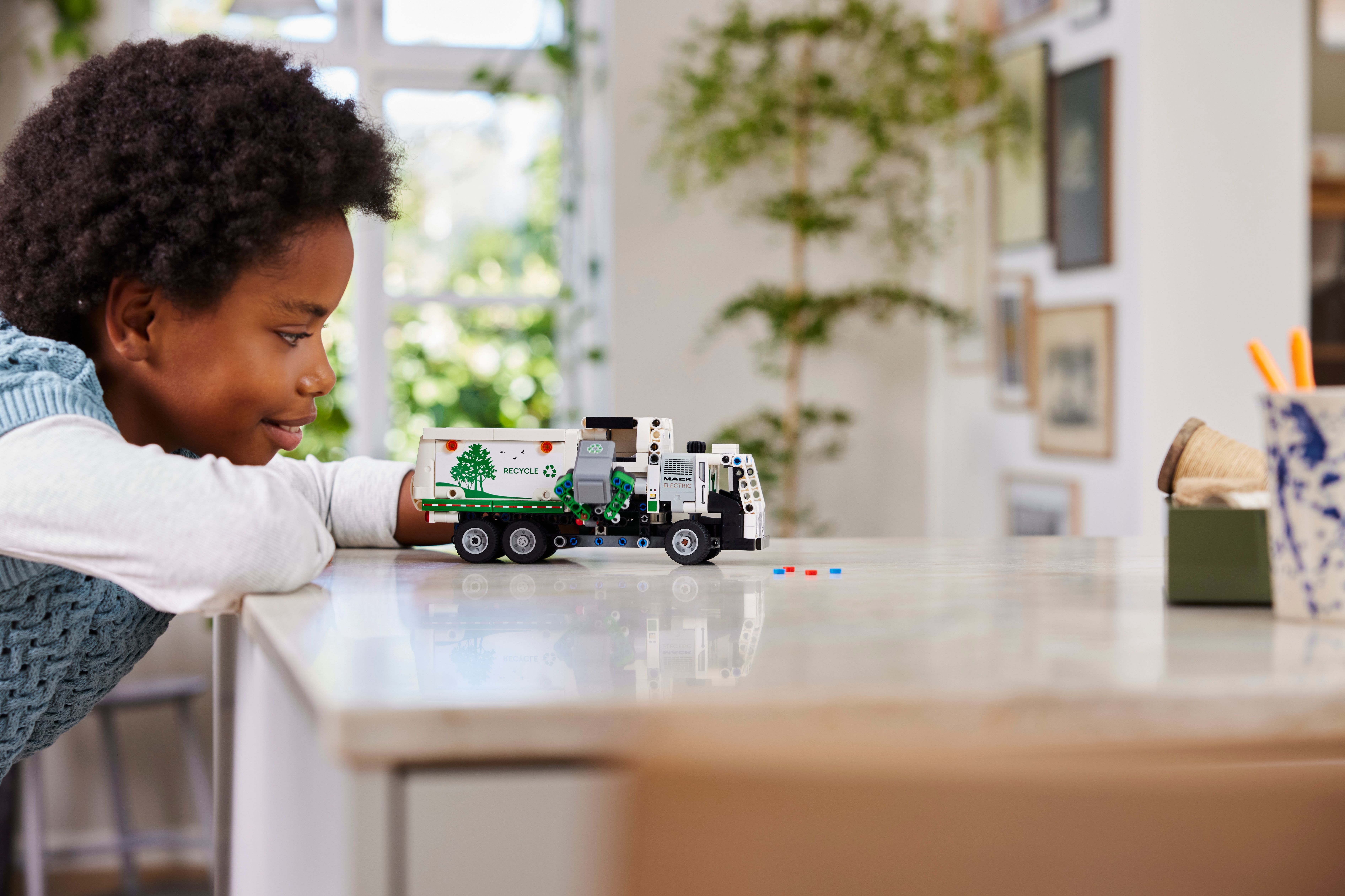 Picture of LEGO Technic 42167 Mack LR Electric Garbage Truck