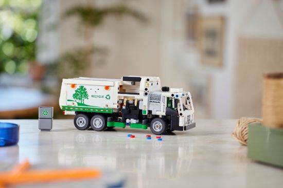 Picture of LEGO Technic 42167 Mack LR Electric Garbage Truck