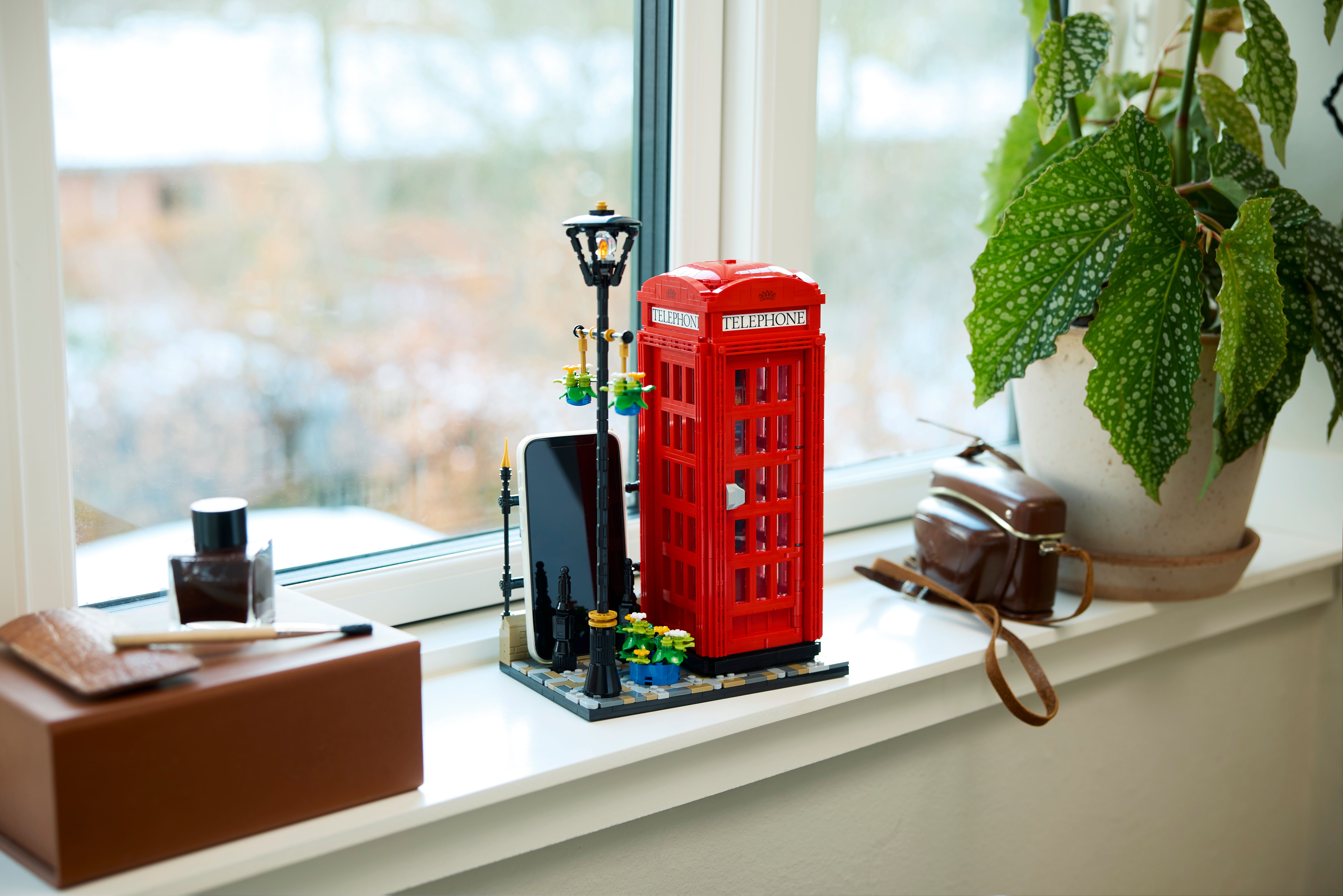 Picture of LEGO IDEAS 21347 Red London Telephone Box