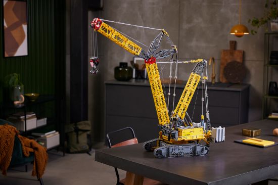 Picture of LEGO Technic 42146 Liebherr Crawler Crane LR 13000