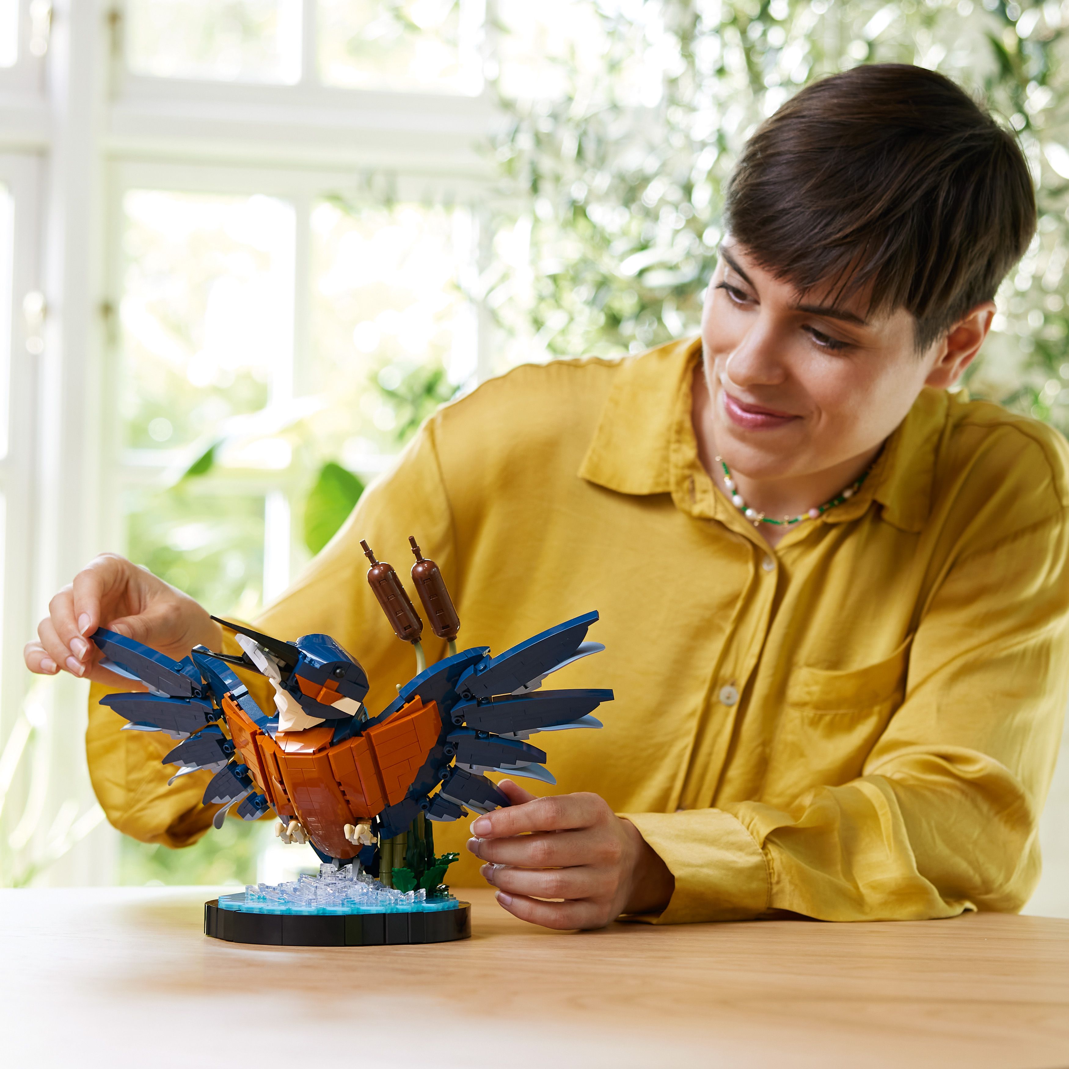 Picture of LEGO Icons 10331 Kingfisher Bird