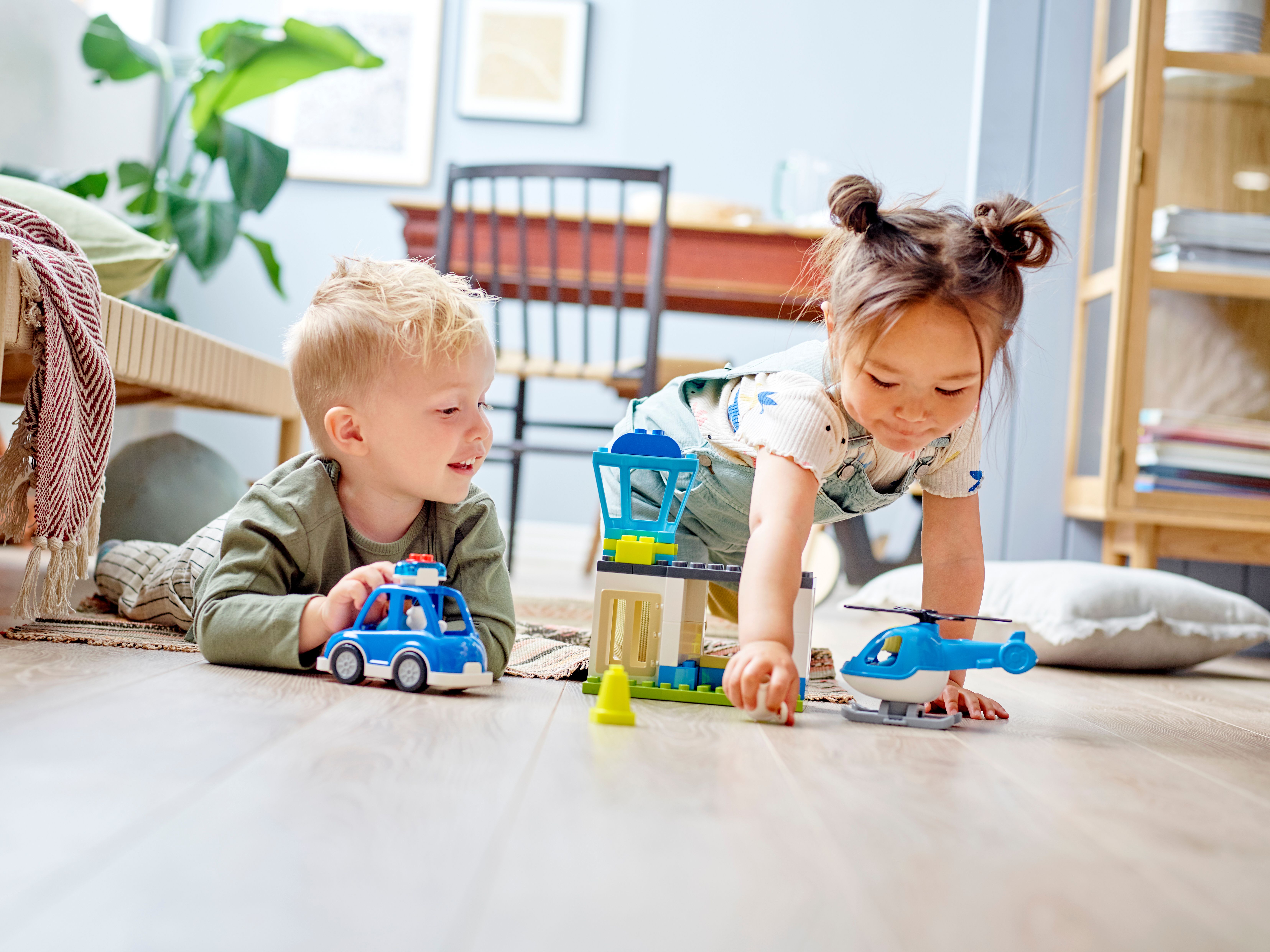 Picture of LEGO DUPLO 10959 Police Station & Helicopter