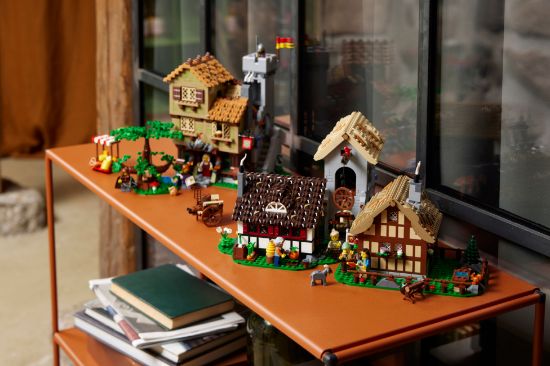 Picture of LEGO Icons 10332 Medieval Town Square