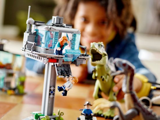 Picture of LEGO JURASSIC WORLD 76949 Giganotosaurus & Therizinosaurus Attack