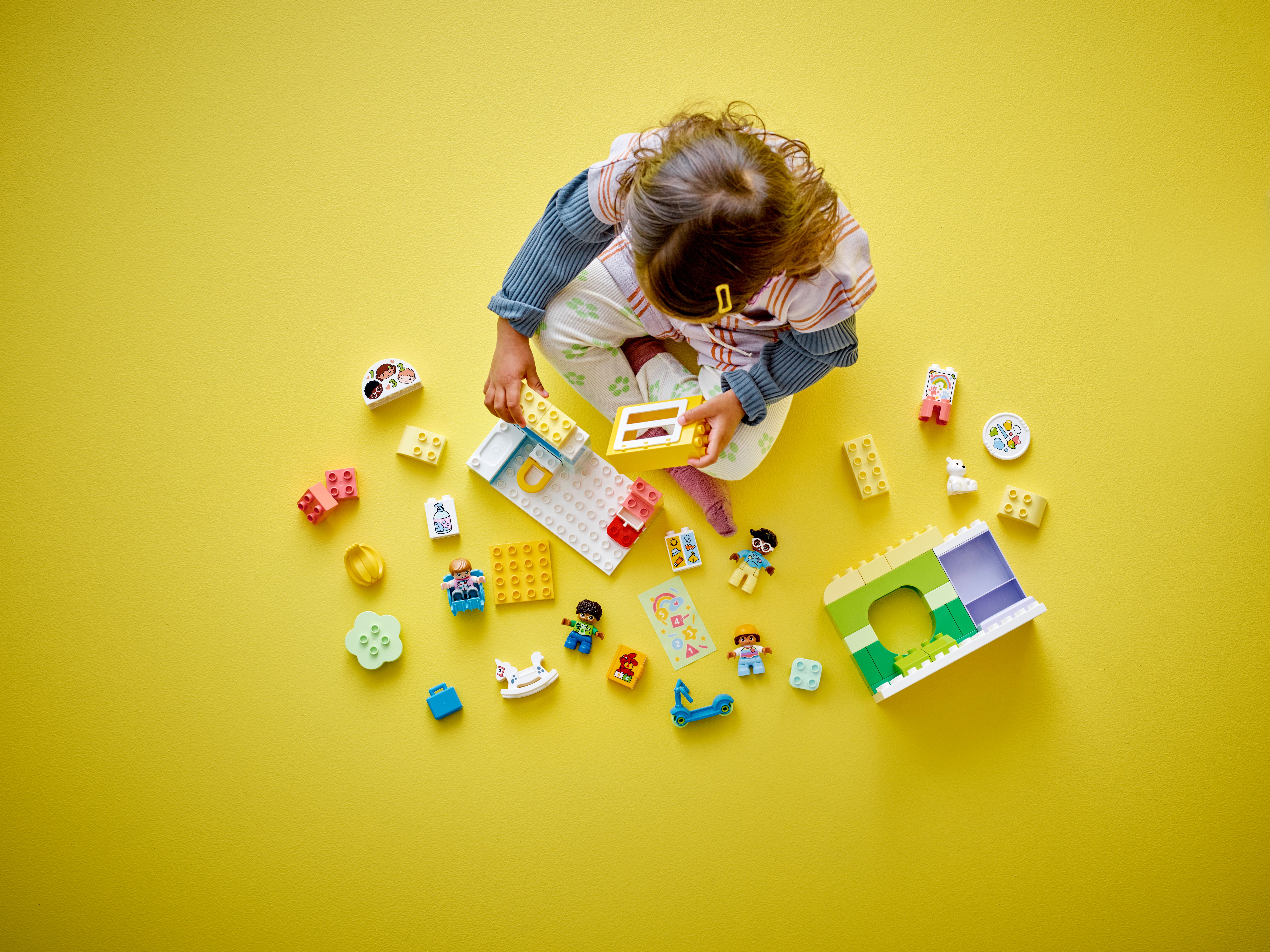 Picture of LEGO DUPLO Town 10992 Life At The Day Nursery