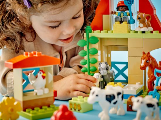 Picture of LEGO DUPLO Town 10416 Caring for Animals at the Farm