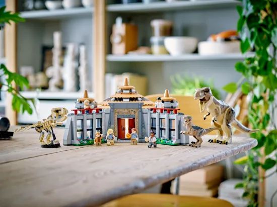 Picture of LEGO Jurassic World 76961 Visitor Center: T. rex & Raptor Attack