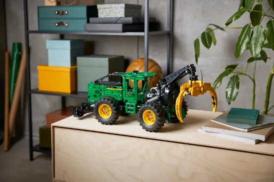 Picture of LEGO Technic 42157 John Deere 948L-II Skidder