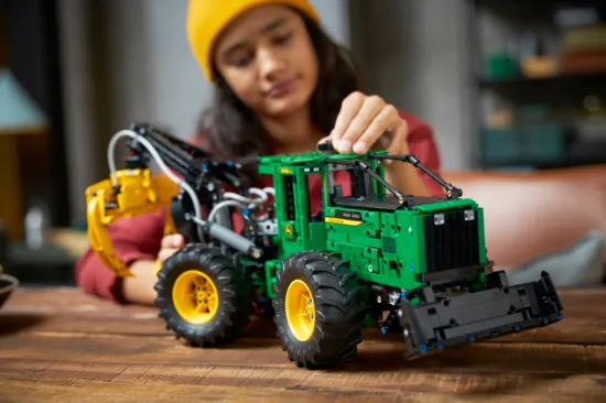 Picture of LEGO Technic 42157 John Deere 948L-II Skidder