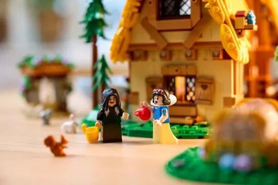 Picture of LEGO Disney Princess 43242 Snow White and the Seven Dwarfs' Cottage