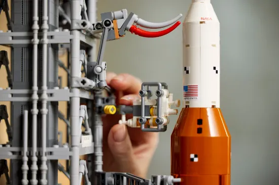 Picture of LEGO Icons 10341 NASA Artemis Space Launch System