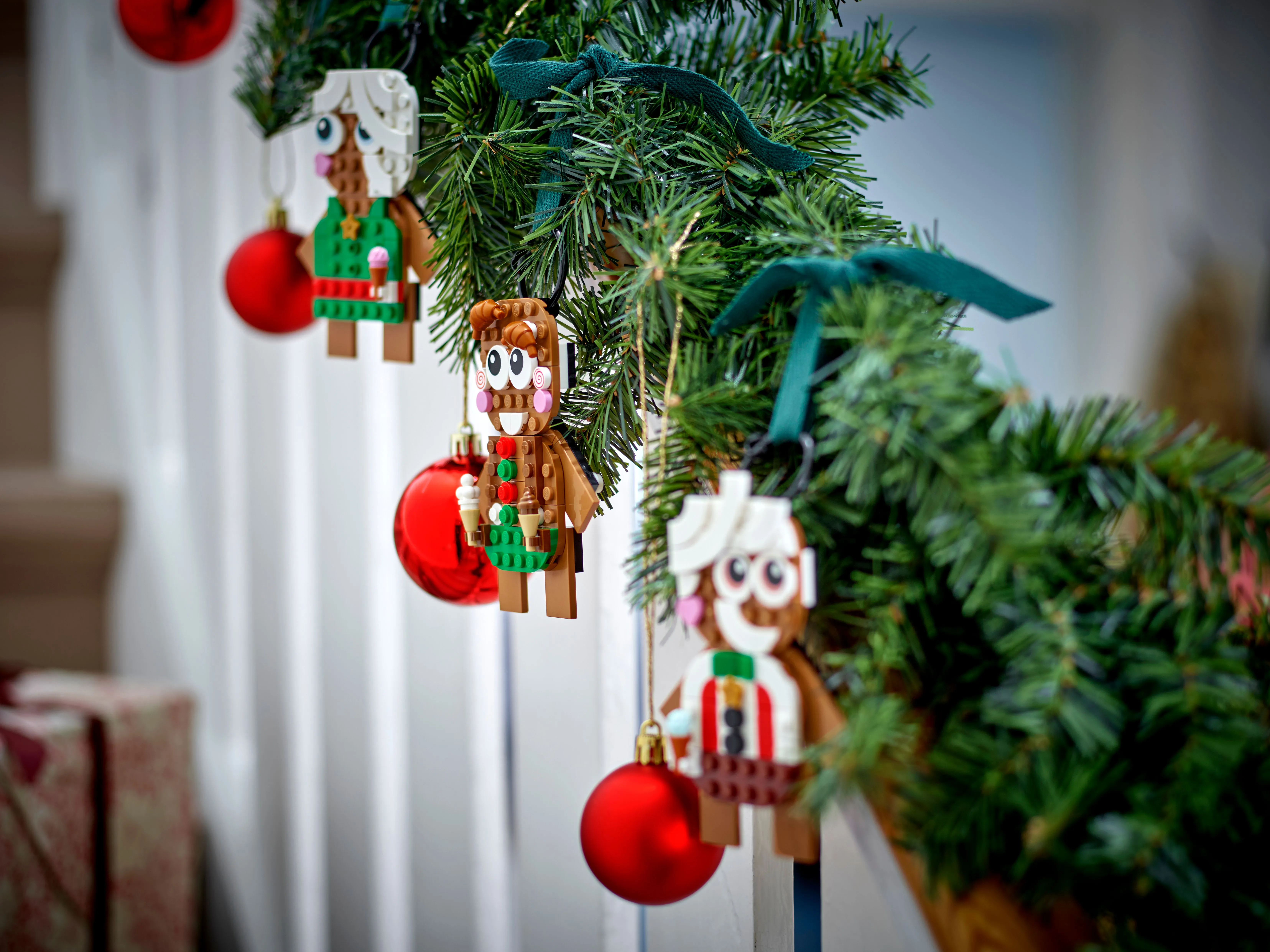 Picture of LEGO 40642 Gingerbread Ornaments