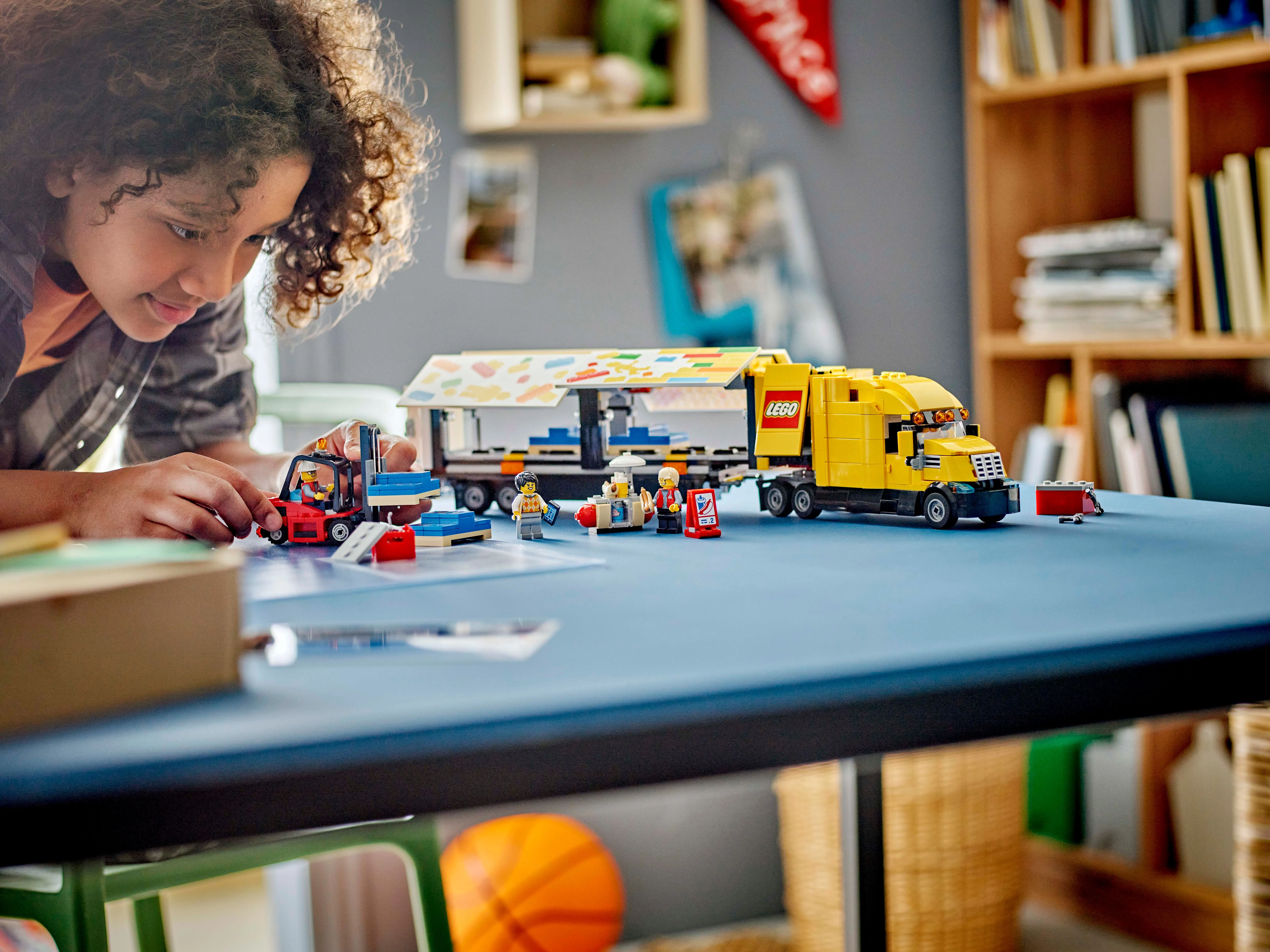 Picture of LEGO City 60440 Yellow Delivery Truck