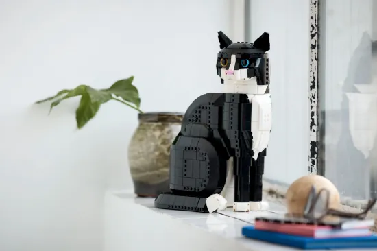 Picture of LEGO IDEAS 21349 Tuxedo Cat