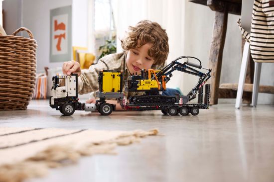 Picture of LEGO Technic 42175  Volvo FMX Truck & EC230 Electric Excavator 