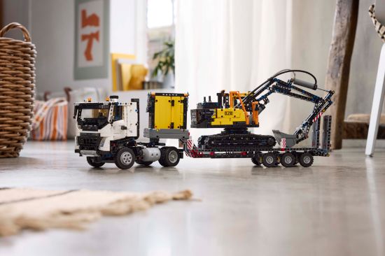 Picture of LEGO Technic 42175  Volvo FMX Truck & EC230 Electric Excavator 