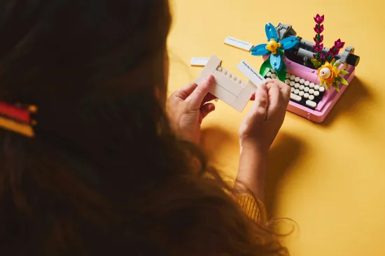 Picture of LEGO Creator 3in1 31169 Typewriter with Flowers