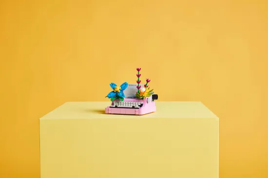 Picture of LEGO Creator 3in1 31169 Typewriter with Flowers