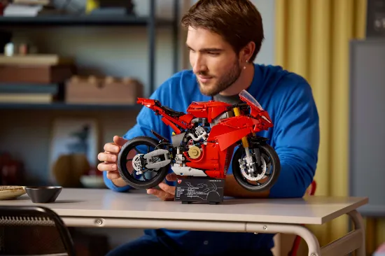 Picture of LEGO Technic 42202 Ducati Panigale V4 S Motorcycle