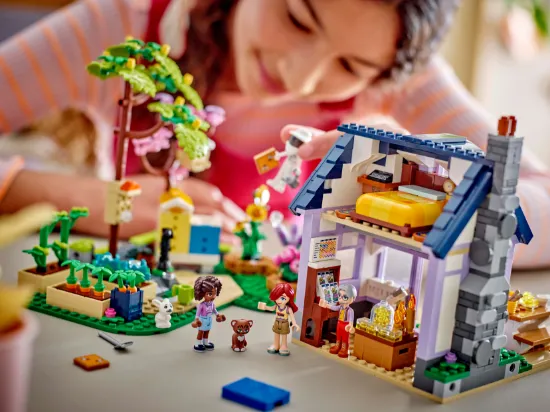 Picture of LEGO Friends 42669 Beekeepers House and Flower Garden