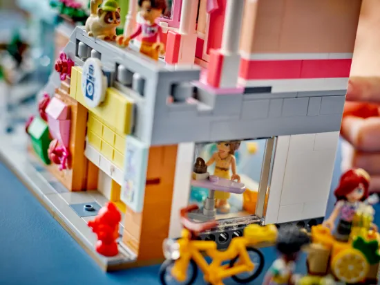 Picture of LEGO Friends 42670 Heartlake City Apartments and Shops 