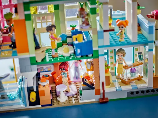 Picture of LEGO Friends 42670 Heartlake City Apartments and Shops 