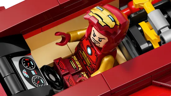 Picture of LEGO Super Heroes Marvel 76310 Iron Man Car & Black Panther vs. Red Hulk